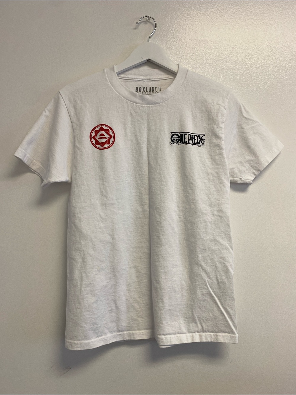 BoxLunch Men’s White Short Sleeve Graphic Tee - One Piece Design